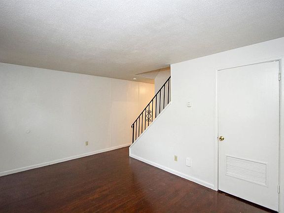 4th image of 2 1/2 Poplar St APT 5