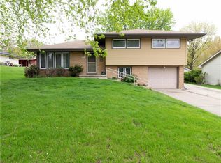 8031 Northwest Dr, Clive, IA 50325