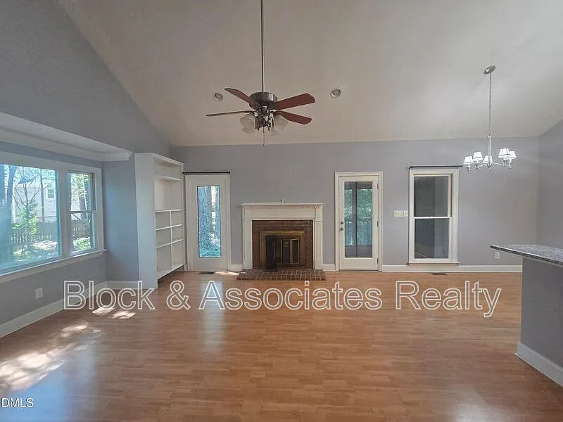 2 bed, 2.0 bath, 1200 sqft, $1,750 — Photo 3