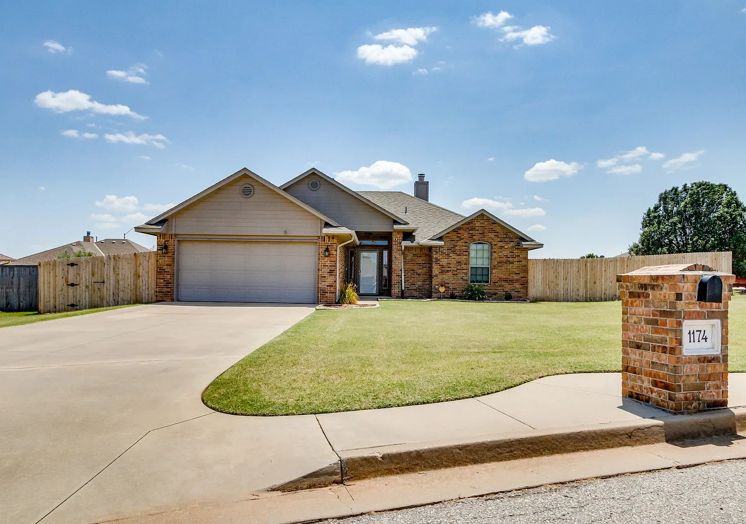 3 Bedroom 2 Bath 2 Car Garage In Piedmont Schools — Photo 1