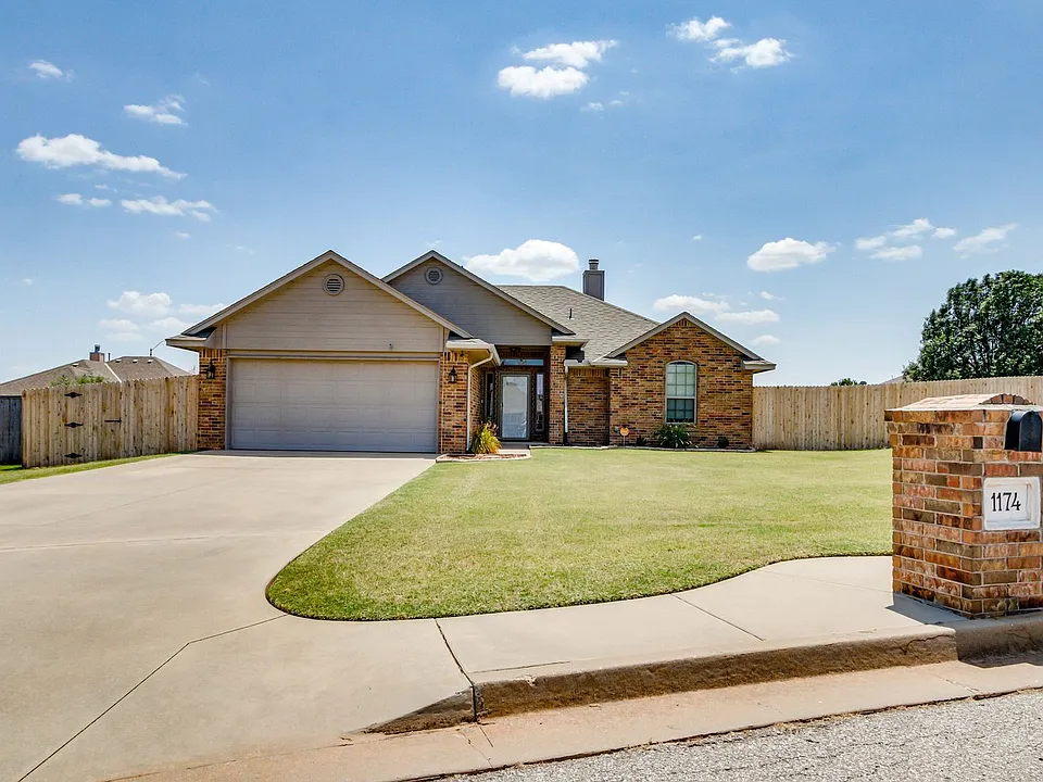 1174 Misty Ln NW