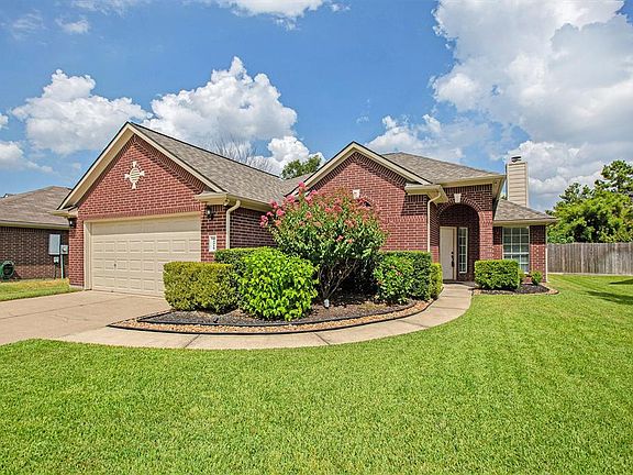 Beautiful curb appeal!