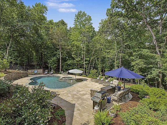 3rd image of 151 Hickory Pointe Dr