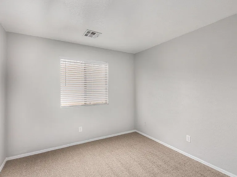 10012 W Wood St — Photo 18