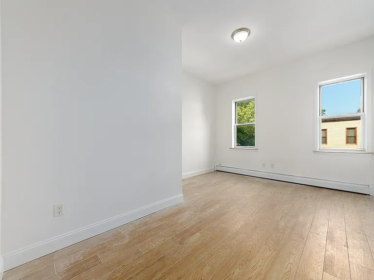 906 Willoughby Ave #2 — Photo 7