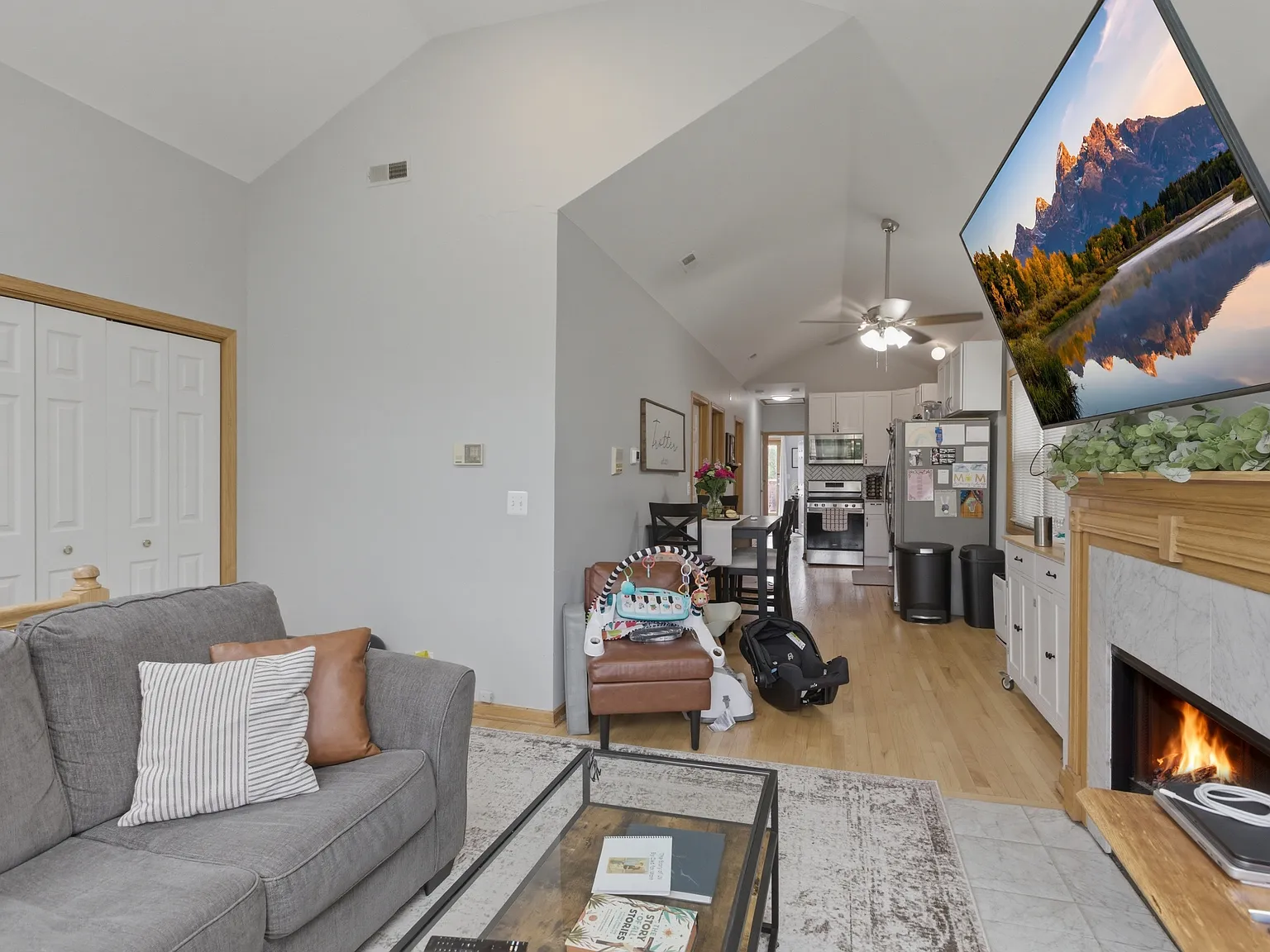 3 bed, 2.0 bath, $3,400 — Photo 2