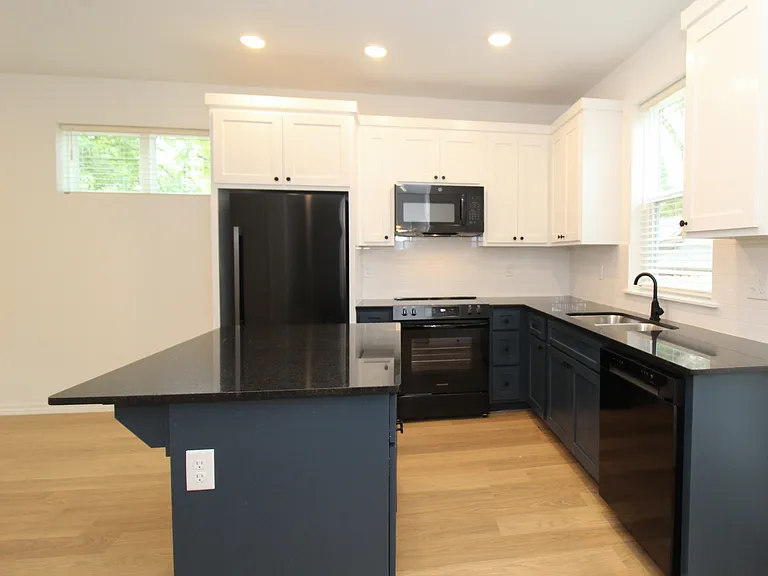 373 S Willow Avenueapt #1 — Photo 2
