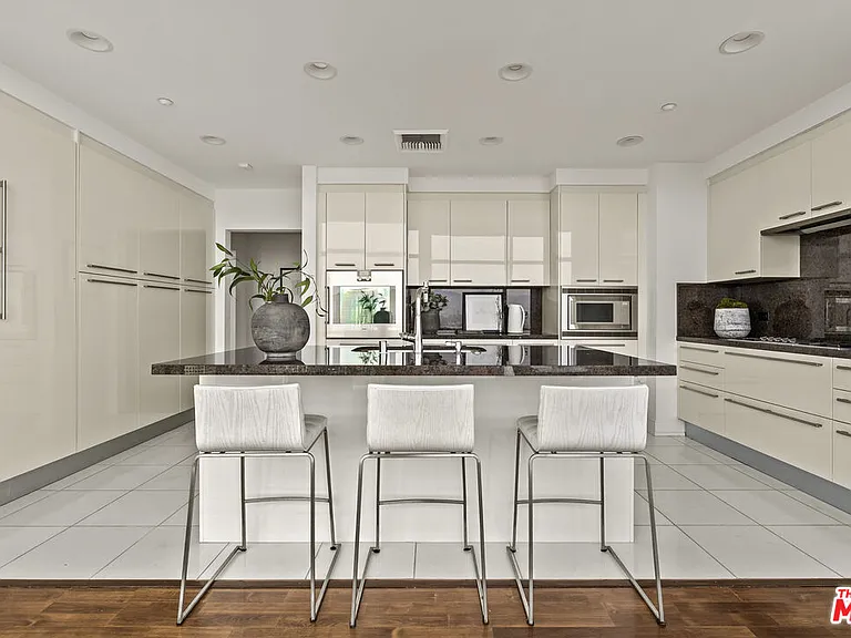 900 W Olympic Blvd #47G — Photo 16