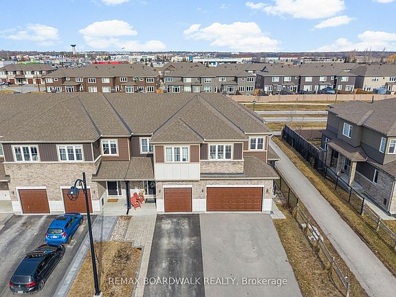 3rd image of 110 Riddell St