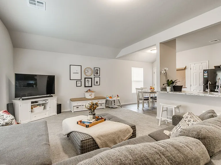 823 Highgarden Cir — Photo 6