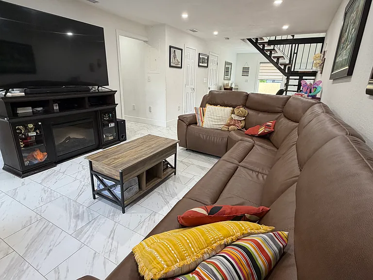 10804 SW 72nd St #111 — Photo 6