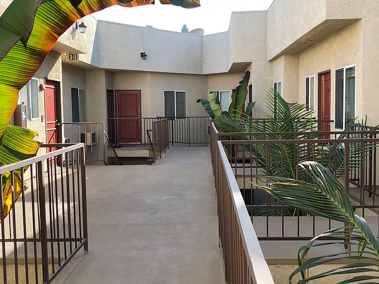 4770 York Blvd. — Photo 5
