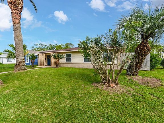 3rd image of 102 Pompano Ave