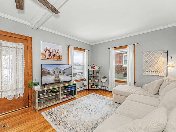 3rd image of 19 Pleasant Avenue