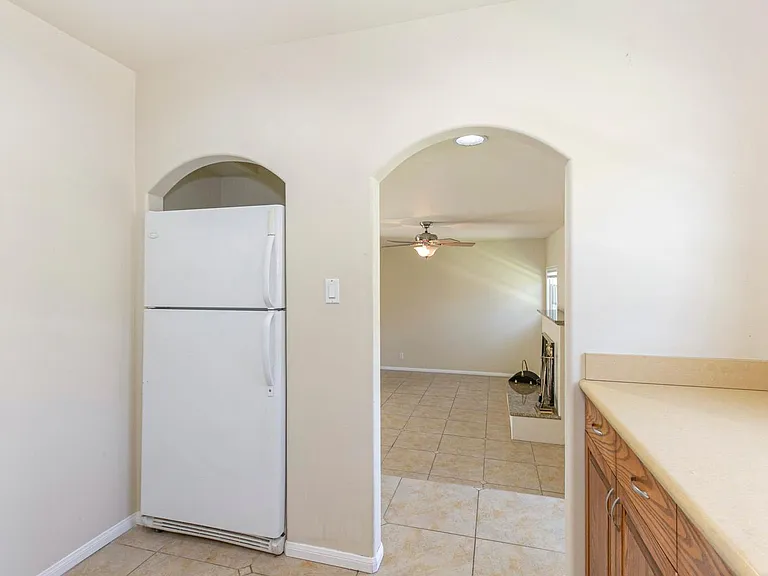 10929 Whitegate Ave — Photo 18