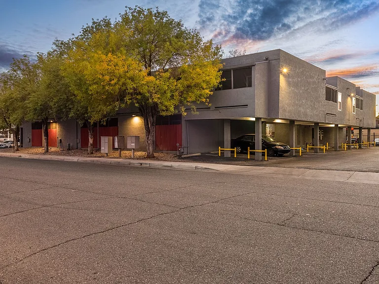 Modern 450 SF Updated Apts w/ Balconies in Ridgecrest — Photo 25