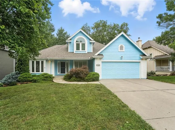 1724 Tudor Ln, Liberty, MO 64068