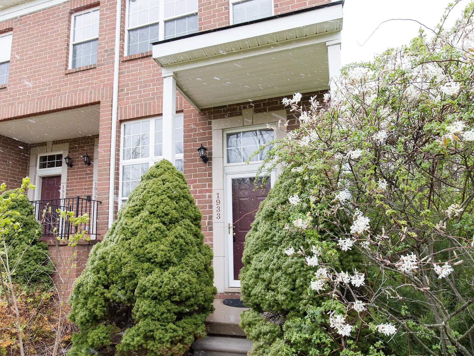 2 bed, 926 sqft, $2,200 — Photo 2