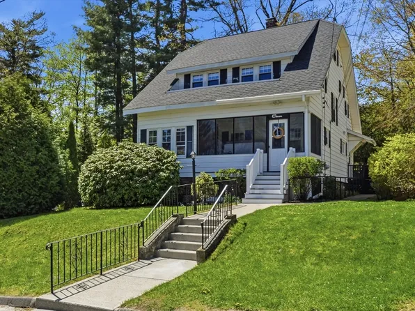 11 Wildrose Ave, Worcester, MA 01602