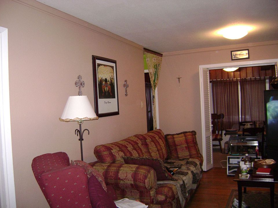 2nd image of 210 Gilbert Ln
