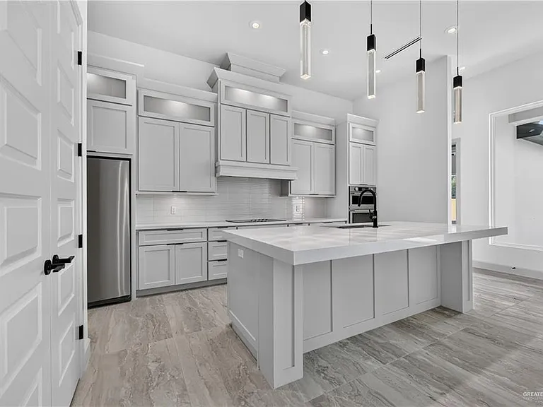 1017 Dolores St — Photo 7