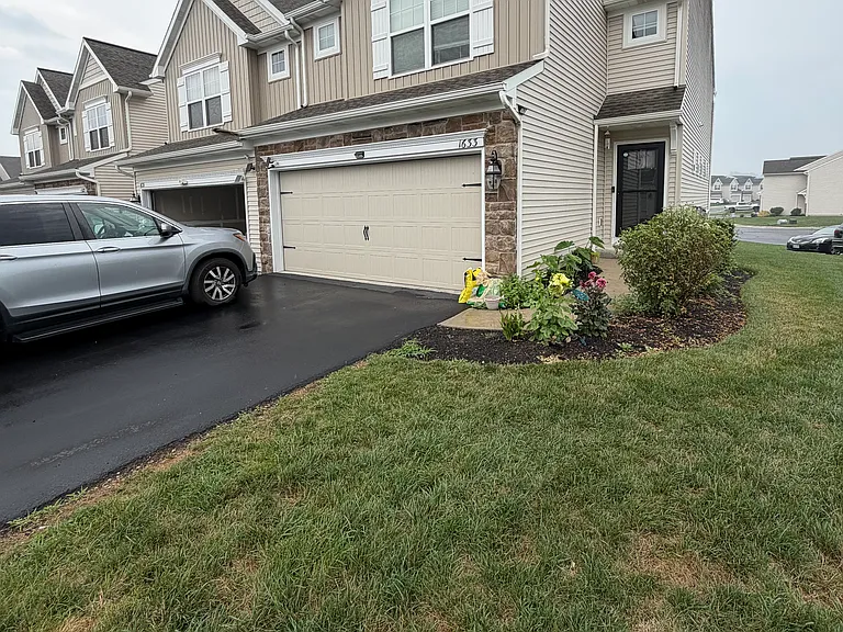 1633 Haralson Dr — Photo 2