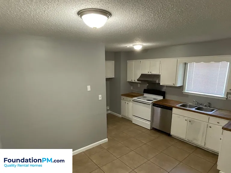 2851 Knightway Rd — Photo 3