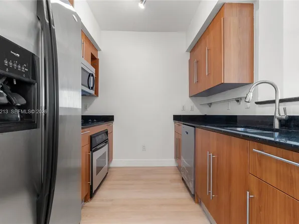 325 Biscayne Blvd #1718, Miami, FL 33131