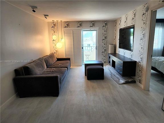 4th image of 1610 Lenox Ave APT 516