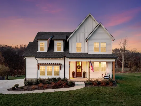 1233 Hartsfield Dr, Columbia, TN 38401