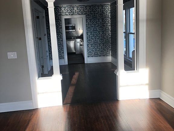 4th image of 581 Hudson Ave