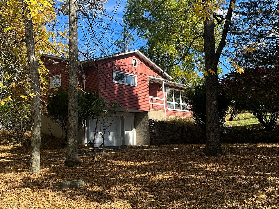2198 Sutton Drive, 1 Garage, Circle Driveway for multiple car parking.