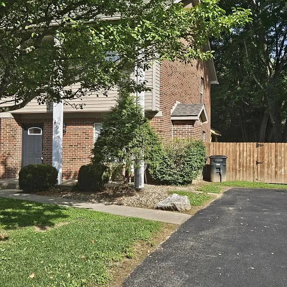 153 Bittersweet Dr — Photo 2