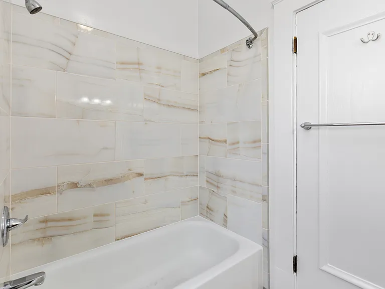 929 Pine Street — Photo 15