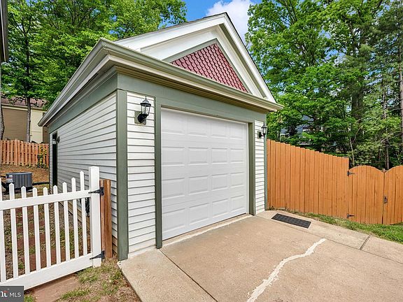 5th image of 15262 Larkspur Ln