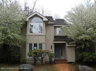 29 Crestwood Dr, Pocono Pines, PA