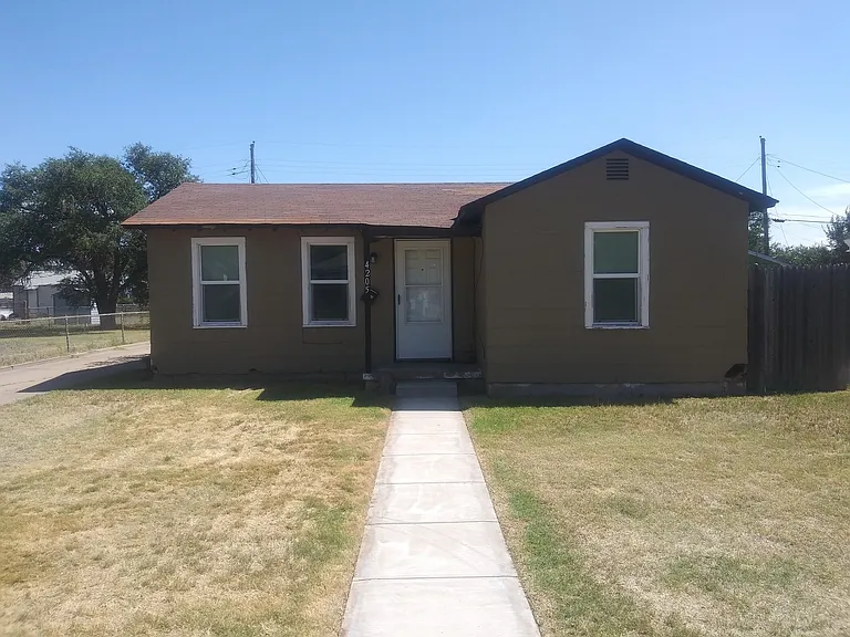 4205 S Tyler St — Photo 1