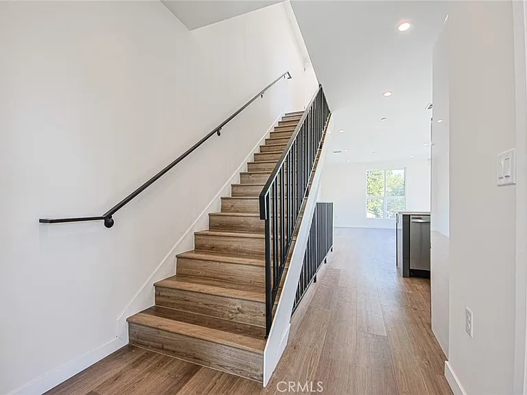 10719 Addison St — Photo 13