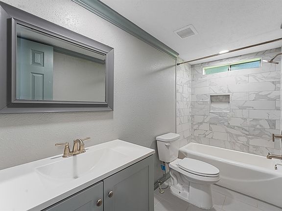 4th image of 110 Robin St