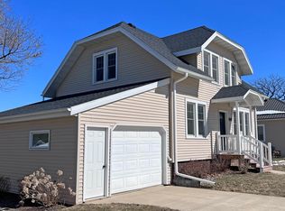 808 Carter St NW, Elkader, IA 52043