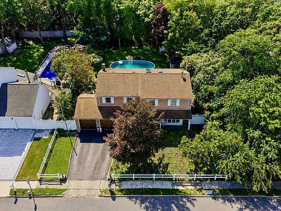 2nd image of 8 Singingwood Drive