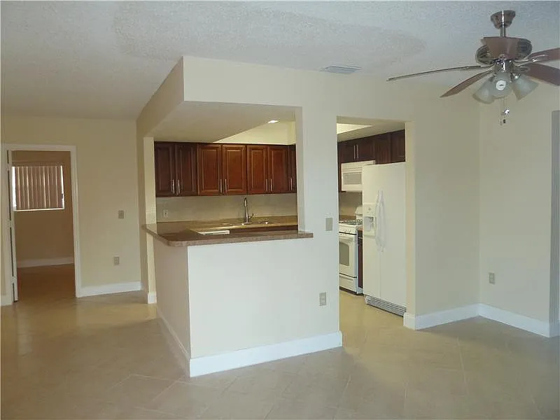 4 bed, 2.0 bath, 1247 sqft, $3,300 — Photo 4