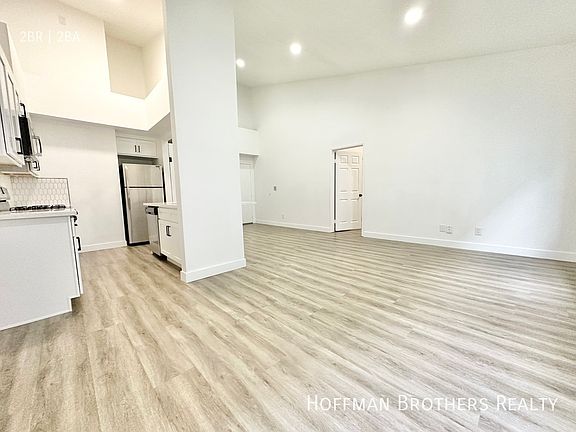 5th image of 621 N Bronson Ave #201