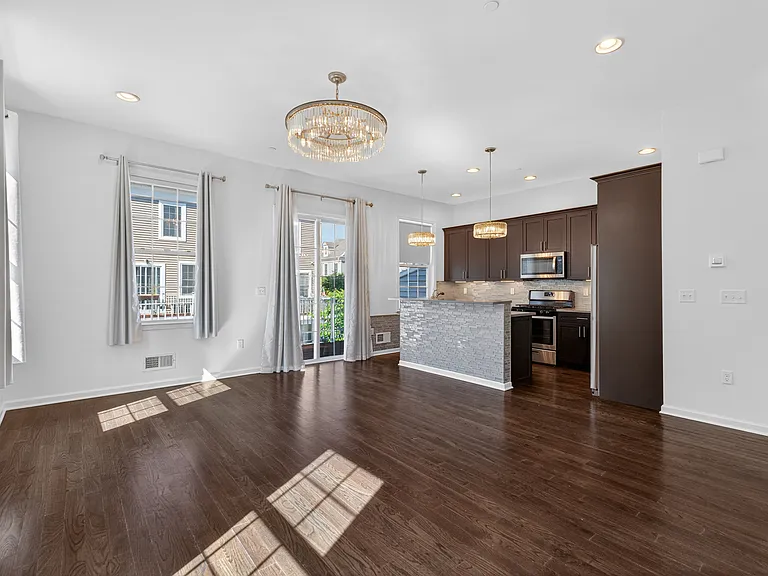 60 Roosevelt Dr — Photo 15