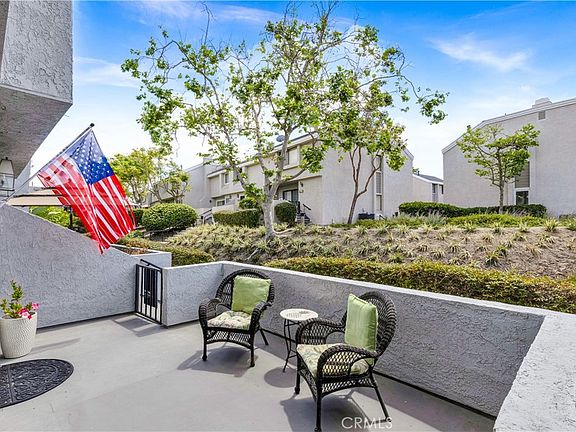 5th image of 26415 Waterford Cir