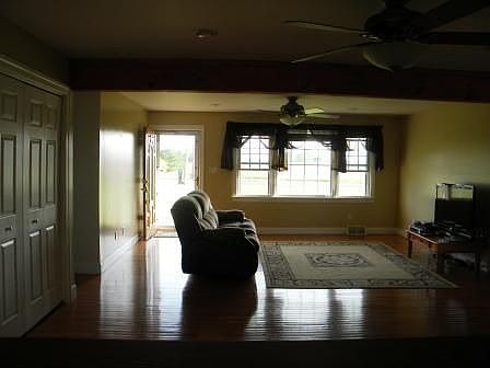 5th image of 4678 Genoa Ave