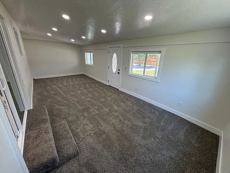 1091 E Mecham Ln — Photo 13