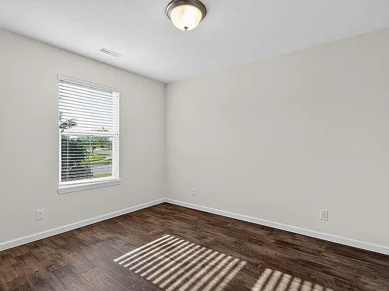 3272 Maitland Dr — Photo 9