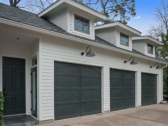 3rd image of 1215 Drury Ln
