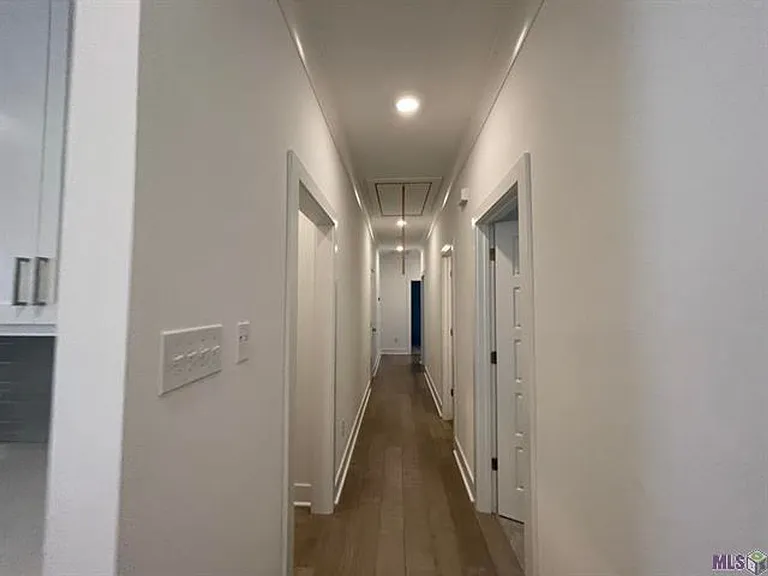 9905 Stonewater Dr — Photo 14